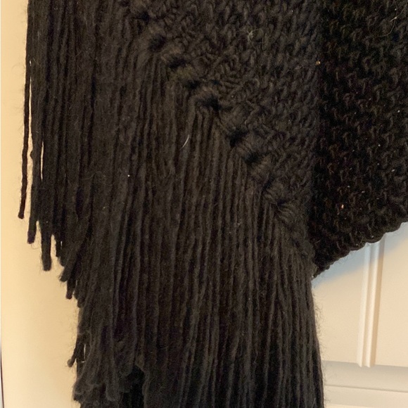 Michael Kors Poncho - Picture 6 of 7